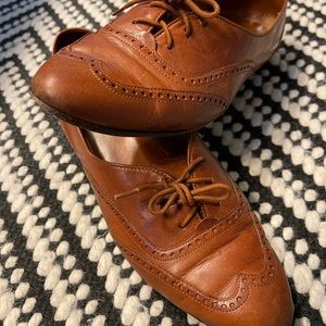 Women’s wingtip flats